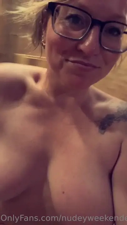 Nudeyweekender Flaunting Her Tits - ePornLeak