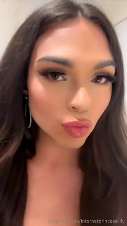 Internetprincesslilly's Playful Tease - ePornLeak