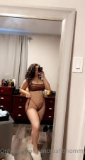 Andreafitmommy Showing Off Her Sexy Figure