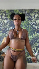 Flaunting Therealbombshell_Mint's Figure