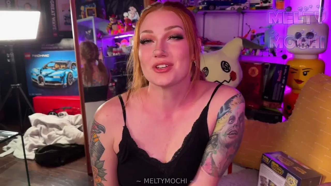 Meltymochi Showing Off Her BJ Skills - ePornLeak