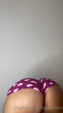 Kpskillinem Twerking Her Ass In Skimpy Shorts