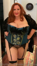 Bodaciousbigmamared Jiggling Her Boobs