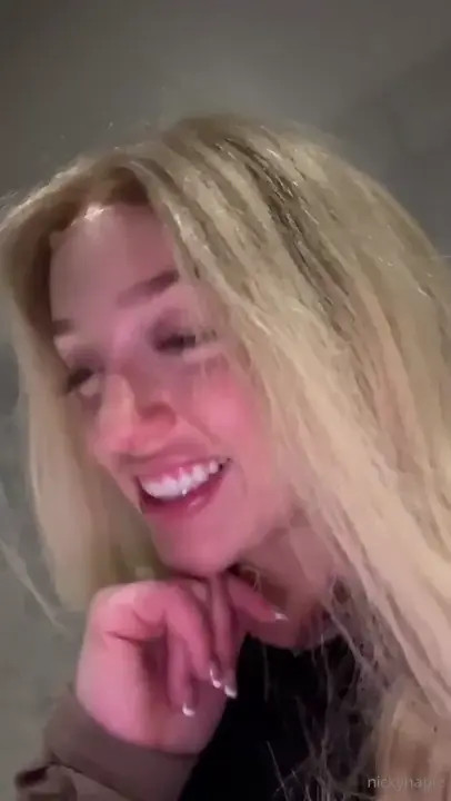 Nickynaple And Friend Kissing Softly - ePornLeak