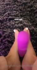 Gxddessbby Foot Play With Her Favorite Toy