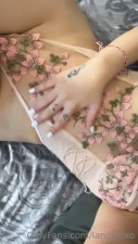 Langieexo Gently Shakes Her White Ass