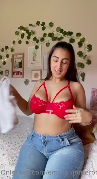 Emmamonteroo's Quick Strip Show - ePornLeak