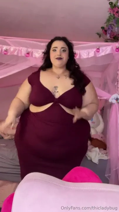 Thicladybug Looks Sexy In Her Red Tight Dress - ePornLeak
