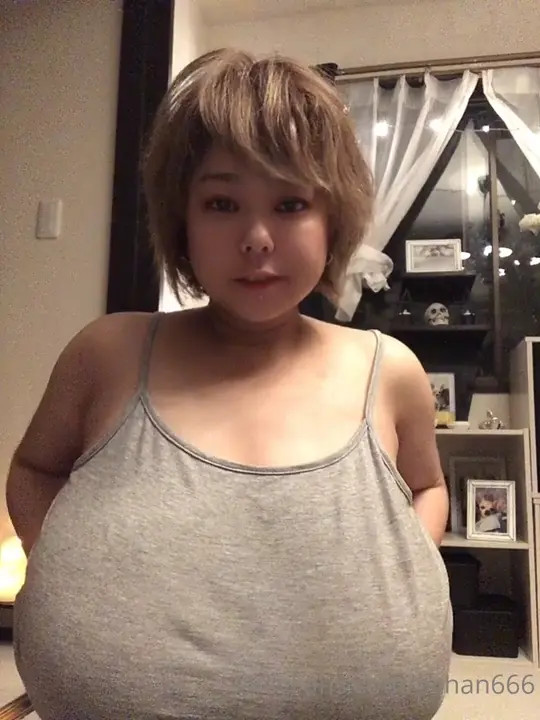 Pchan666’s Enormous Tits Get A Firm Squeeze - ePornLeak