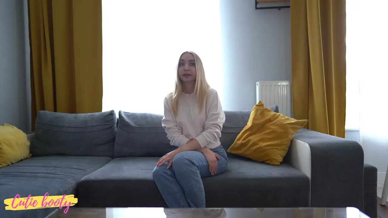 Cutiebooty Loves Getting Fucked On The Couch - ePornLeak