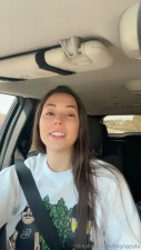 Itzgrippytv Touches Her Pussy During Car Wash