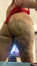 Italianstalllionn Bends And Shakes Her Ass