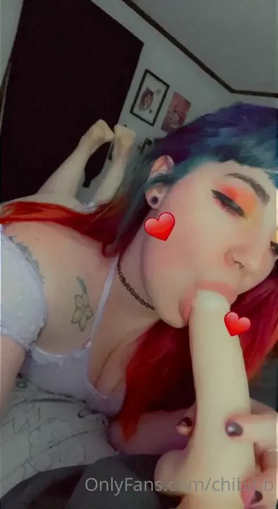 Chibibb Slowly Sucks A Dildo - ePornLeak