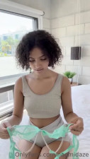Naomidaze Plays With Her Pussy In Bed