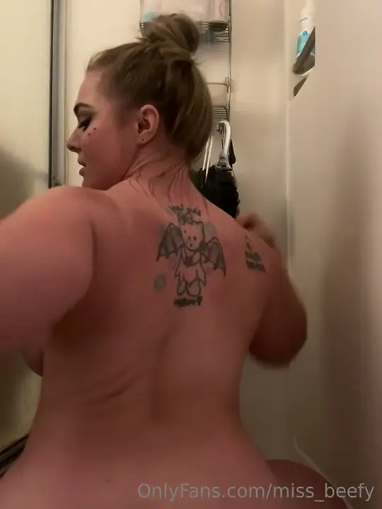 Miss_Beefy Flexes Muscles Naked In Shower - ePornLeak