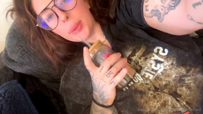 Missthickntatted Displays Her Pussy On Cam