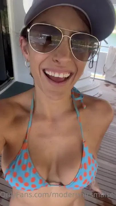 Modernmrsmaisel Dances In Her Printed Bikini - ePornLeak