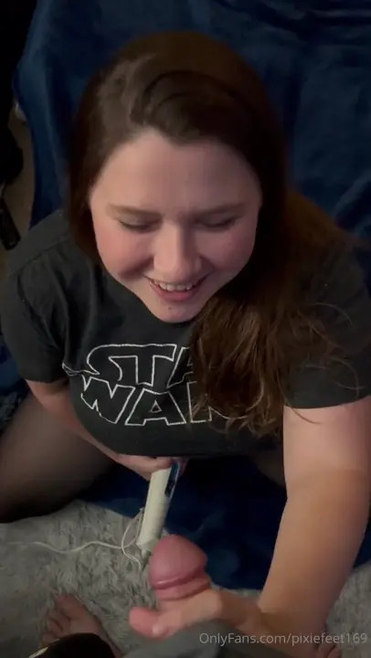 Pixiefeet169 Uses Vibrator While Giving Handjob - ePornLeak