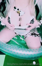 Brutalbeautyy Jiggles Her Soft Boobies