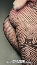 Trapgoddess89 Slaps Her Ass In Fishnet