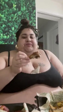Pinkythefeedee Shows Off Her Double Chin
