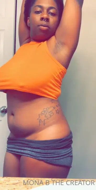 Mommabearthegoddess2's Nips Show Through Her Dress - ePornLeak