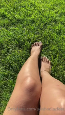 Ayishadiazfeet Stretches Her Toes On The Grass