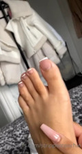 Strippercoochie Shows Off Her Foot