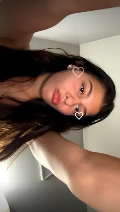 Carlieevall Goes Live And Strips - ePornLeak