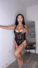Itskiaramarie Flaunts Her Sexy Body