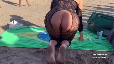 Elisa Dreams Gets A Beach Bukkake