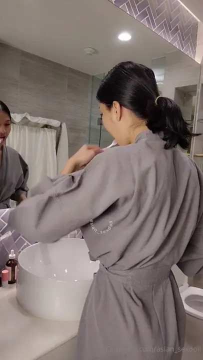 Asian_Sexdoll Strips Naked To Shower - ePornLeak