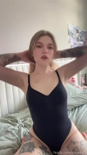 Chloepixel Plays With Her Body