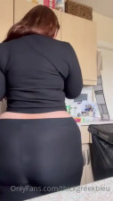 Thickgreekbleu Bounces Her Ass In The Kitchen