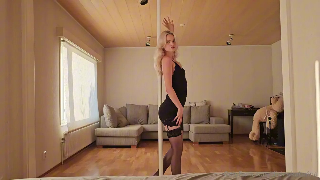 DivineKatarina’s Striptease And Doggy Ride - ePornLeak