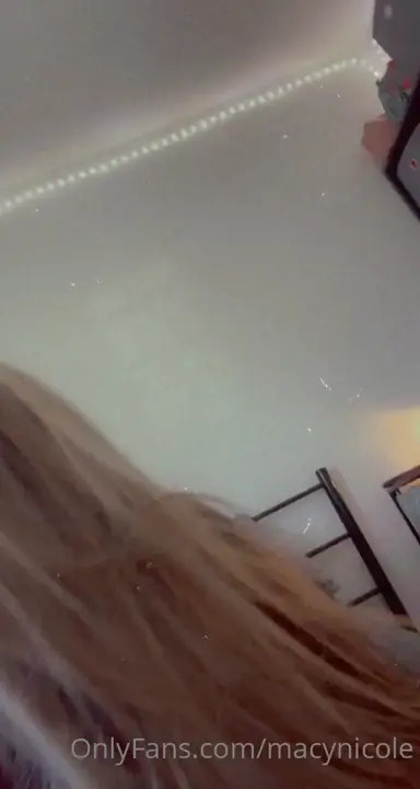 Macynicoleb Teases On All Fours - ePornLeak