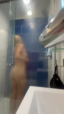 Leah Sylvander Shows Ass While Showering