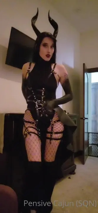 Cajungoblin Strips Her Costume Off - ePornLeak