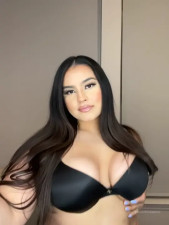 lisabelxx Bounces Her Tits