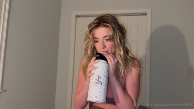 Autumn Ren Gets Cum On Her Ass