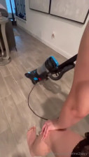 Justine2Juicy Twerks While Using The Vacuum