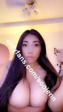 Soojenn Jiggles Her Boobs Teasingly