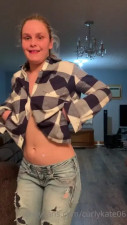 Curlykate06 Exposes Her Tits In Flashy Move
