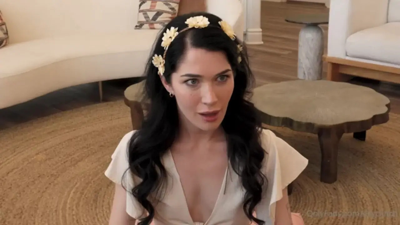 Elly Clutch And Evelyn Claire Share A Cock - ePornLeak