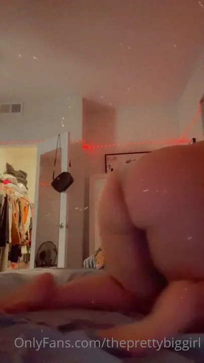 Theprettybiggirl Flaunts Her Tits And Ass - ePornLeak