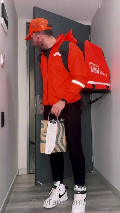 Annabgo Rides A Delivery Man's Cock - ePornLeak