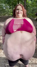 Celiabbw Smacks Her Booty In The Woods