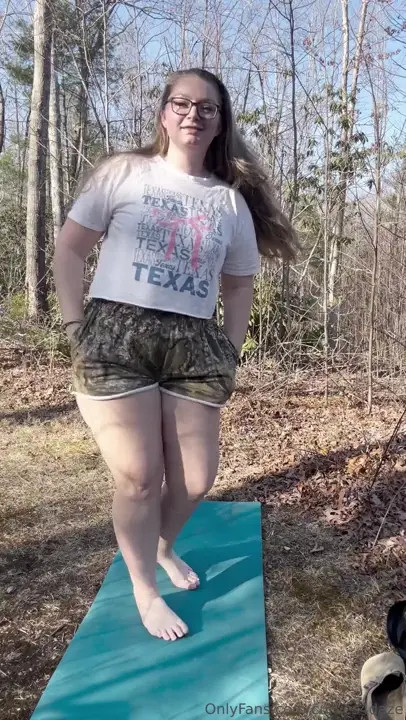 Curves4Daze Changes HerPanties In Woods - ePornLeak