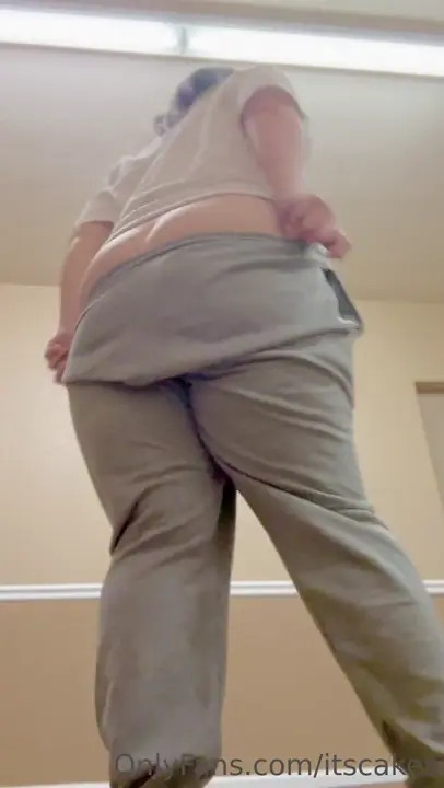 Itscakes Twerks Her Ass In Public - ePornLeak