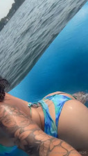 Thebrattt26 Shakes Her Ass Outside